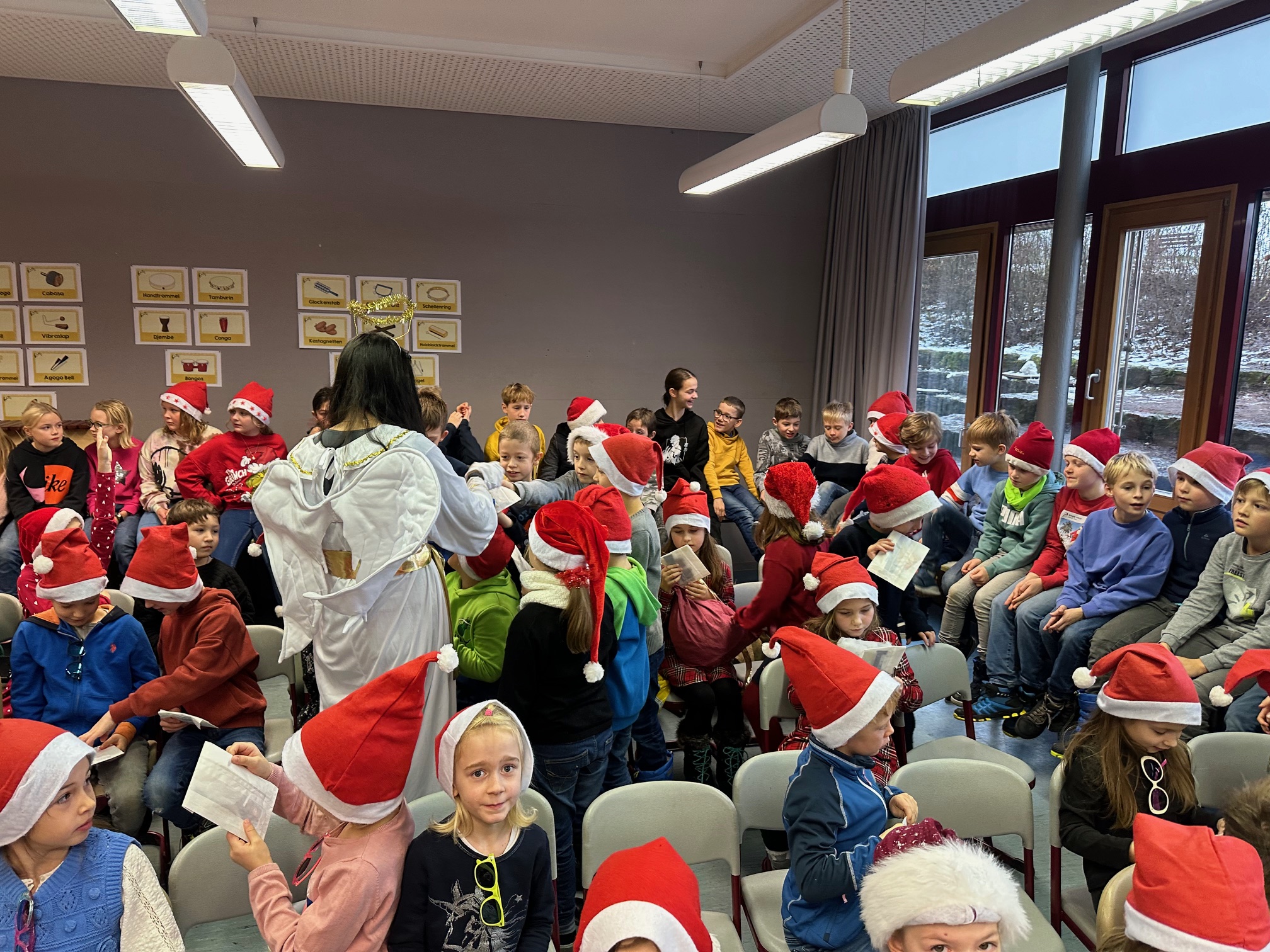 Mehr über den Artikel erfahren Adventskalender- und Nikolausaktion der SMV 2023